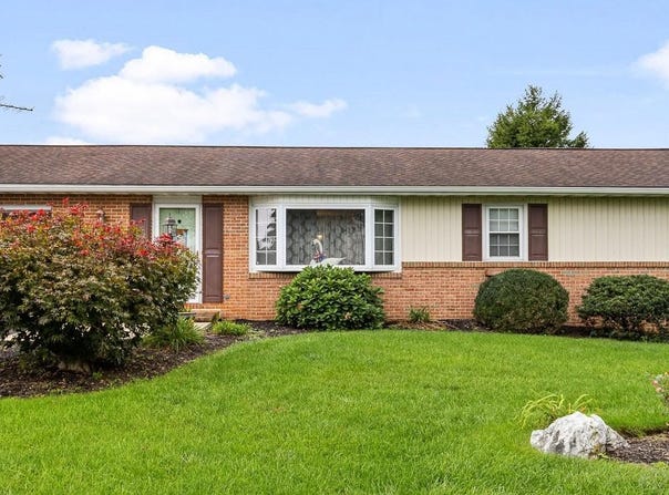 206 MELLINGER Circle, EPHRATA, PA 17522