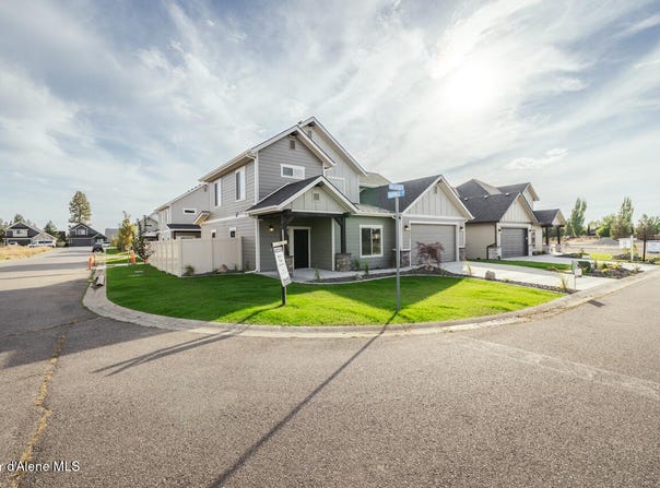 8517 N Avalanche Ln, Hayden, ID 83835