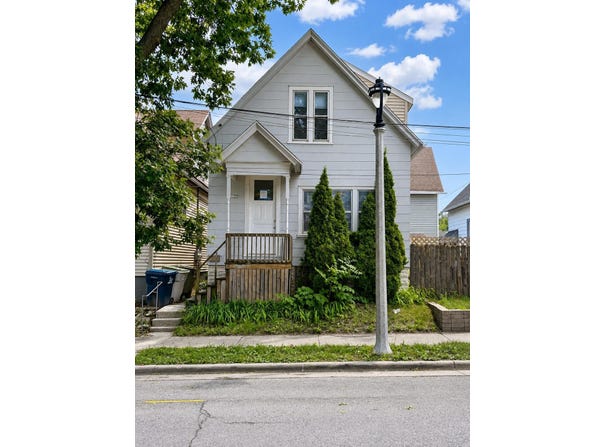 1125 E Clarke St, Milwaukee, WI 53212