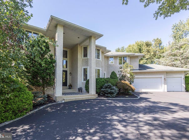100 E HOLLAND Road, HOLLAND, PA 18966