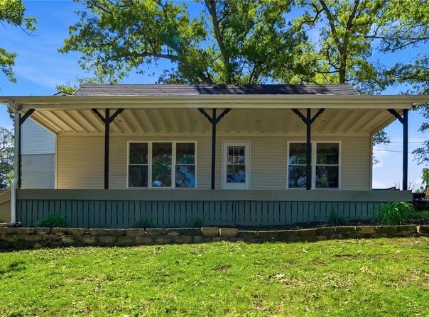 111 Cottage Ln, Montezuma, IA 50171