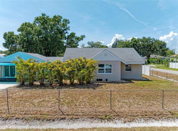 901 OAK Street SW, RUSKIN, FL 33570