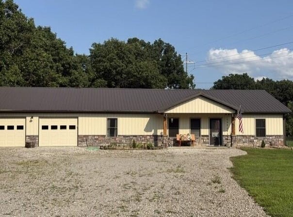 15402 State Highway B, Higbee, MO 65257