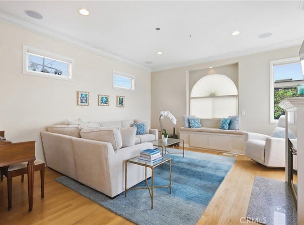 125 El Porto, Manhattan Beach, CA 90266