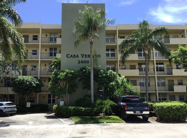 2400 NE 10th St, Pompano Beach, FL 33062