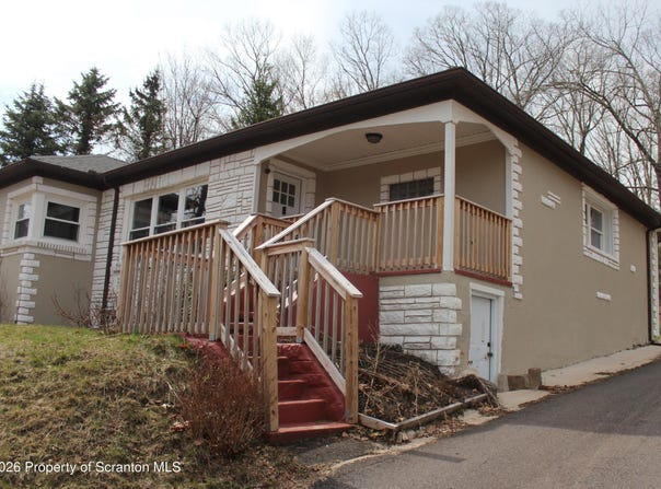 197 S Mountain Boulevard, Mountaintop, PA 18707