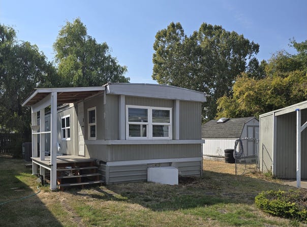 555 N DANEBO Ave, Eugene, OR 97402