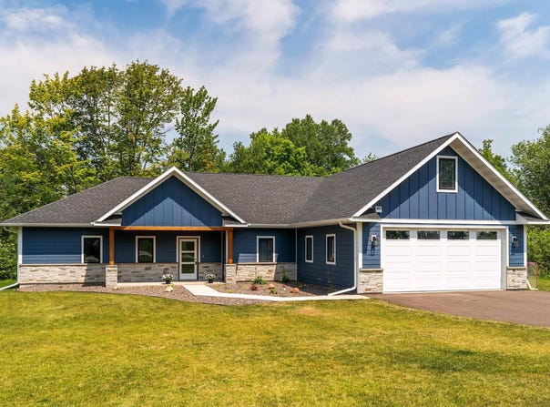4889 Peyton Dr, Hermantown, MN 55811