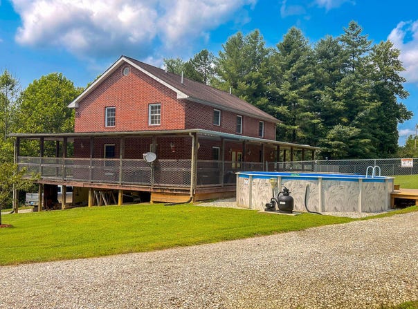 67 Pine Mountain Road, Campton, KY 41301