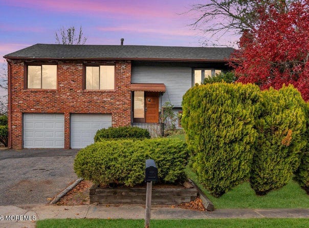 22 Pershing Lane, Sicklerville, NJ 08081