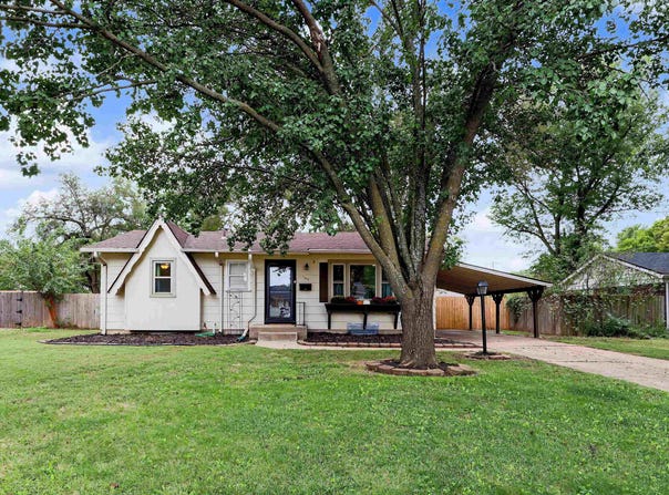 560 S CIRCLE DR, Derby, KS 67037