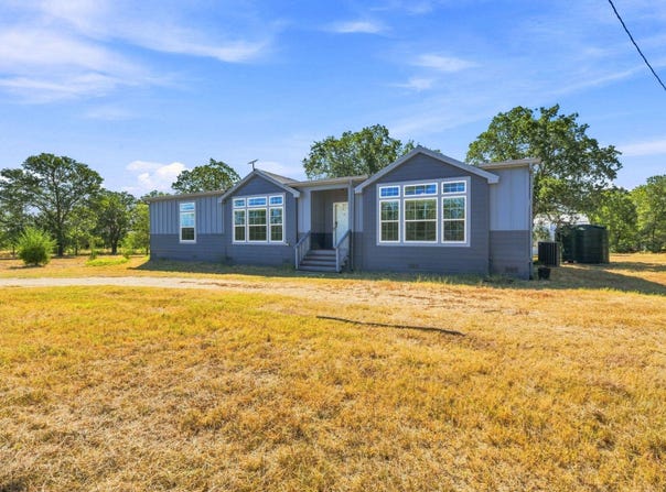615 Green Acre Dr, Dale, TX 78616