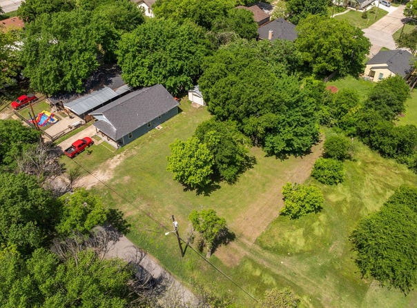 400 E Freeman Street, Ennis, TX 75119