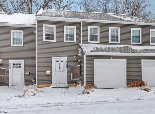 1689 Walnut Lane, Rocky River, OH 44116