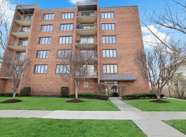 1389 Perry Street, Des Plaines, IL 60016