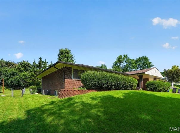 1939 Pickfair Drive, St Louis, MO 63146