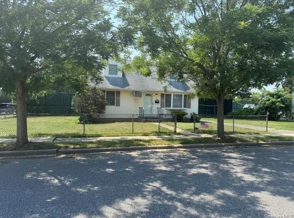 14 Concord Avenue, Bethpage, NY 11714