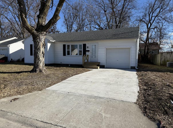 534 Seargent Ave, Marshall, MO 65340