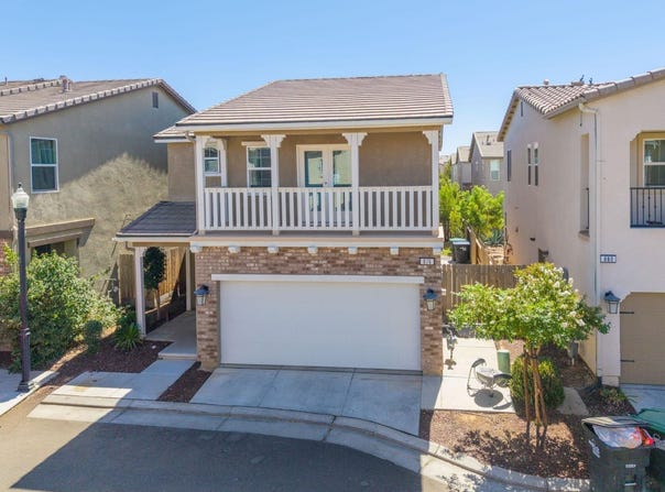 876 Winchell Way W, Madera, CA 93636