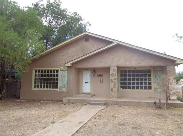 1015 Raleigh Street, Plainview, TX 79072