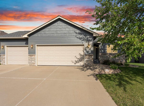 5312 S Sirocco Ave, Sioux Falls, SD 57108