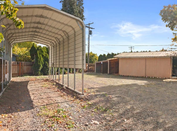 475 PINEDALE Ave, Springfield, OR 97477