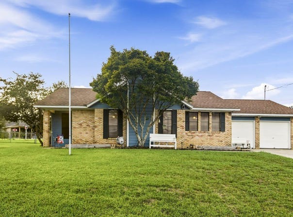 7 Angela Cir, Petal, MS 39465
