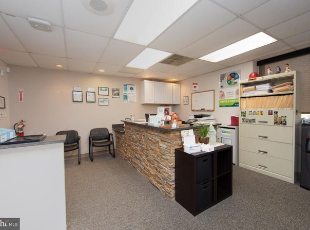 17 WHITE HORSE Pike, HADDON HEIGHTS, NJ 08035
