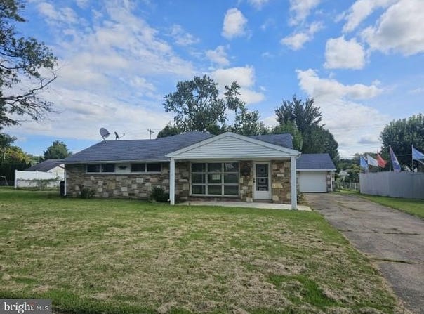 1353 THOMSON Road, ABINGTON, PA 19001
