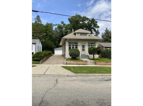 626 Bent Street, Elgin, IL 60120
