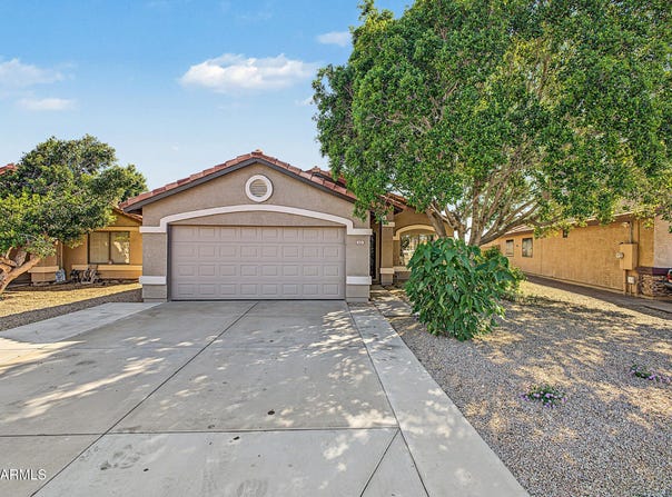 833 E PIMA Avenue, Apache Junction, AZ 85119