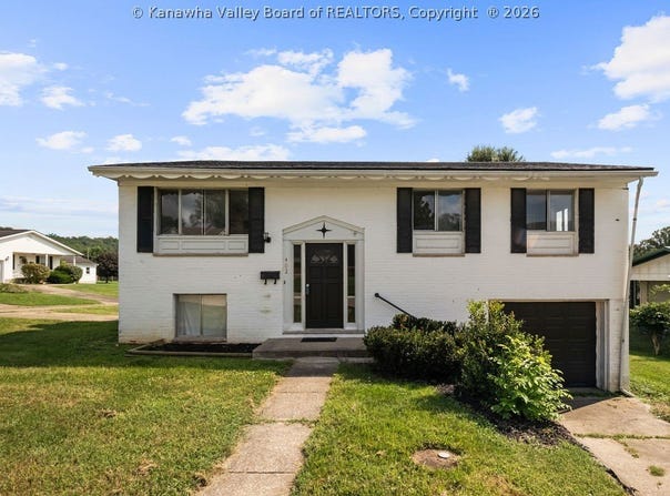 402 Circle Drive, Hurricane, WV 25526