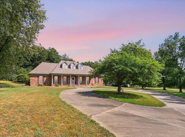 2065 E Thornridge Circle, Bolivar, MO 65613