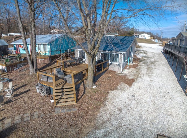 425 W Shore Dr, Cairo, MO 65239