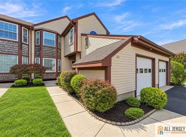 8 Rothwell Drive, Monroe, NJ 08831