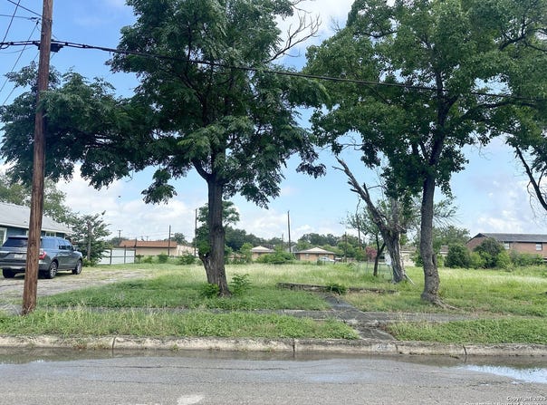 213 E Lindbergh Blvd, Universal City, TX 78148