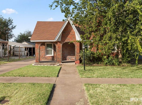 206 East Summit Avenue, Electra, TX 76360