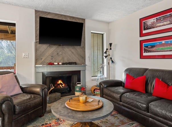 9006 Pointe Ridge Lane, Bloomington, IN 47401