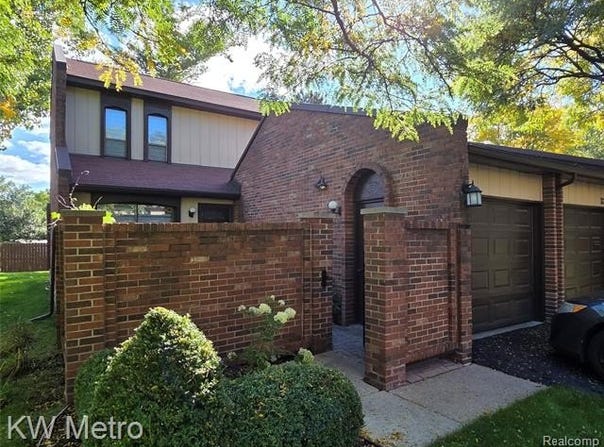 1105 Kirts Boulevard, Troy, MI 48084
