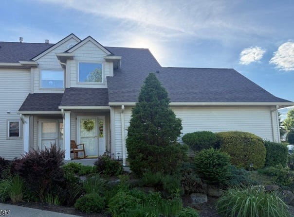 2 Caleb Ct, Hardyston Twp., NJ 07419-1250