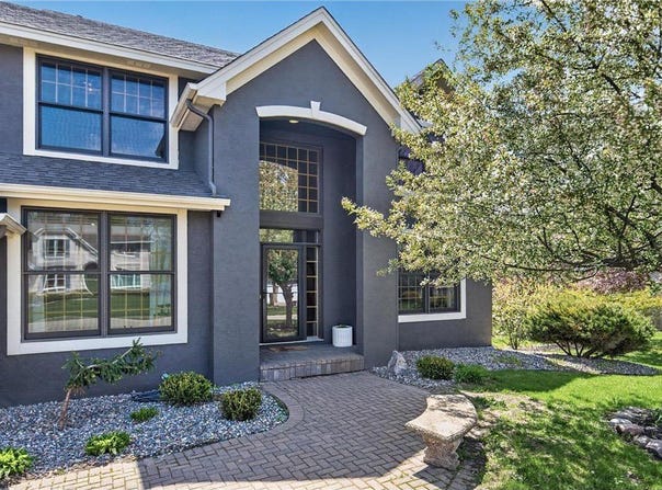 7319 Fawn Hill Road, Chanhassen, MN 55317