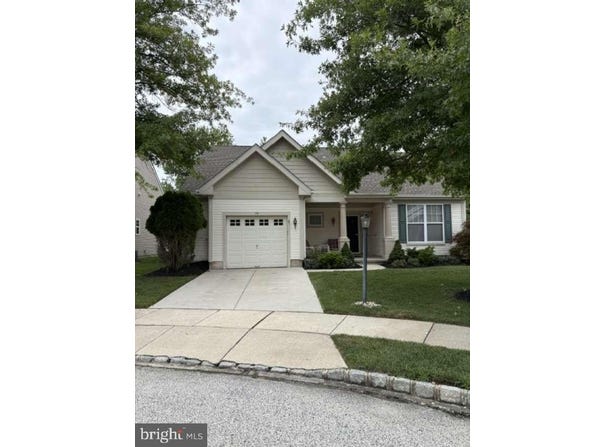 12 IRIS Court, MARLTON, NJ 08053