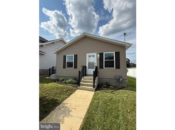 2329 E MACDADE Boulevard, FOLSOM, PA 19033