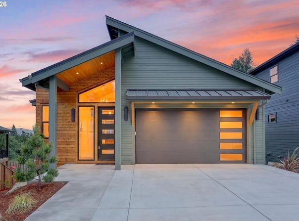 41945 DESCHUTES Ave, Sandy, OR 97055