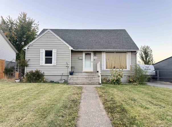 803 Crescent Drive, Grandview, WA 98930