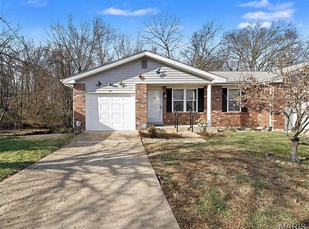 887 Woodridge Drive, Arnold, MO 63010