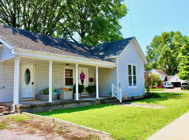 511 W Robinson St., Carmi, IL 62821