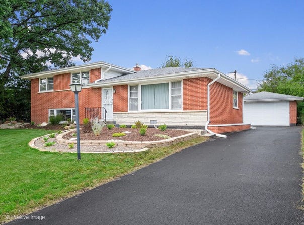 11146 84th Place, Willow Springs, IL 60480