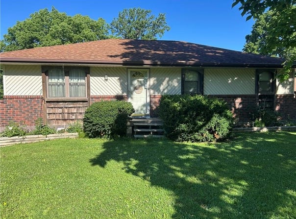 6740 SE Horseshoe Drive, Holt, MO 64048