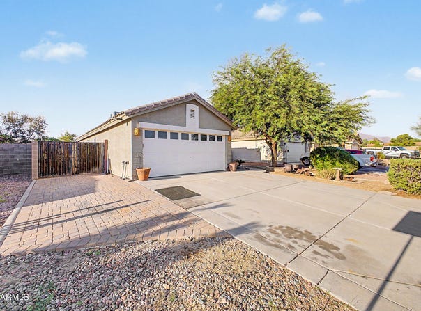 1096 E GRAHAM Lane, Apache Junction, AZ 85119
